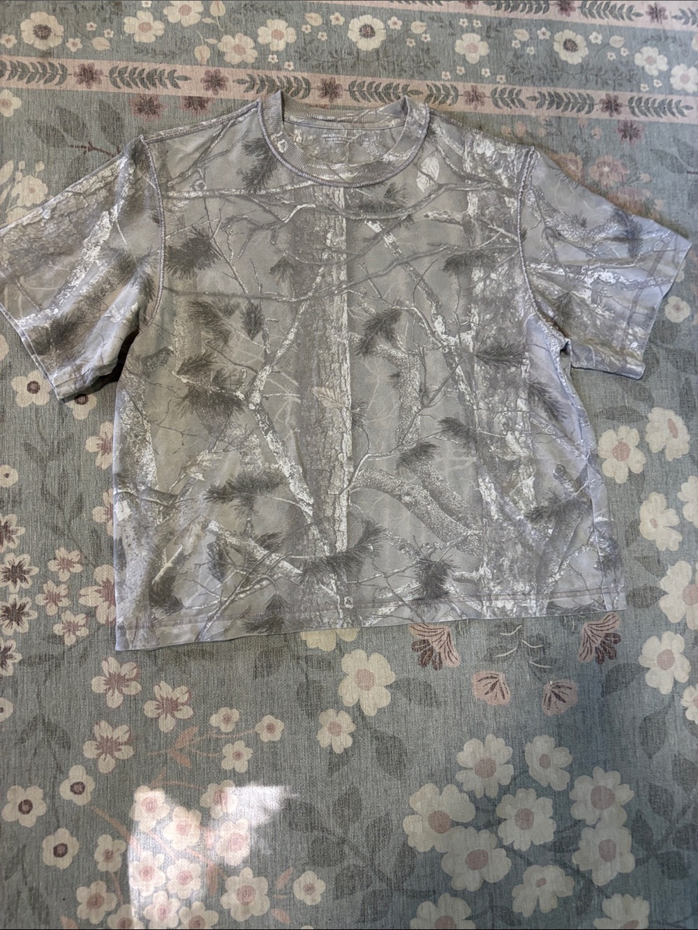 Abercrombie & Fitch Gray Camouflage Print crewneck tee